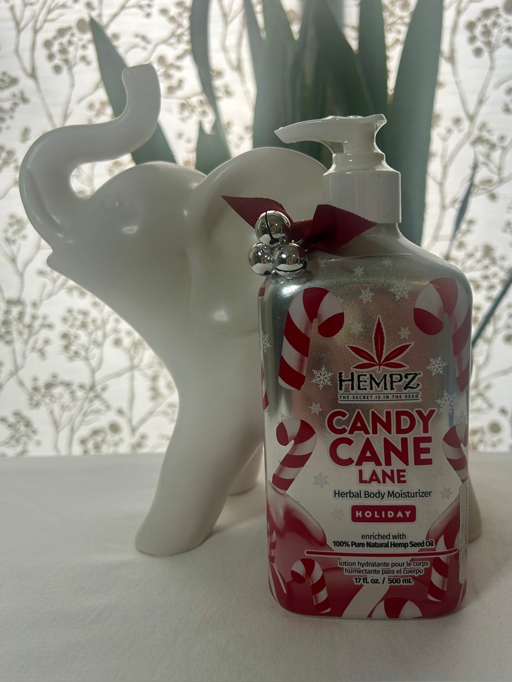 NIB Hempz Candy Cane Lane Herbal Body Moisturizer 17 oz Limited Edition